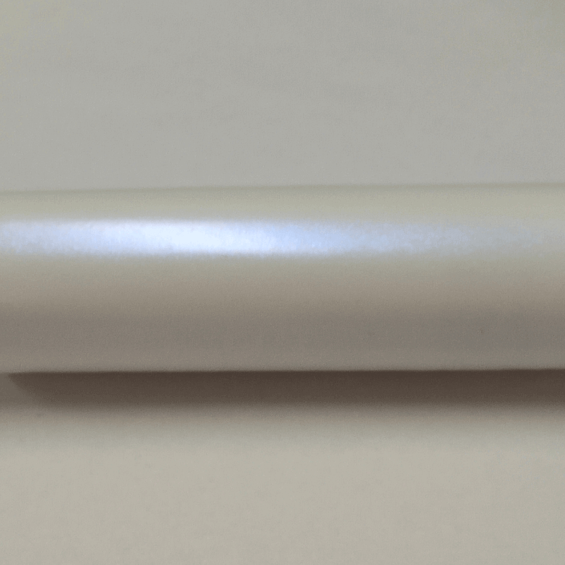 Pearlescent illusion matt white to blue