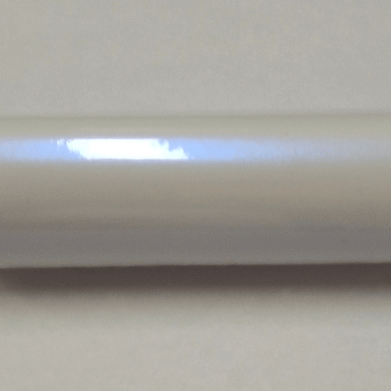 Pearlescent illusion white to blue